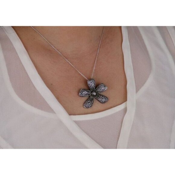 Pendant Only Sterling Silver Flower Pendant Silpada 1 1/2" x 1 1/2" - Picture 2 of 6